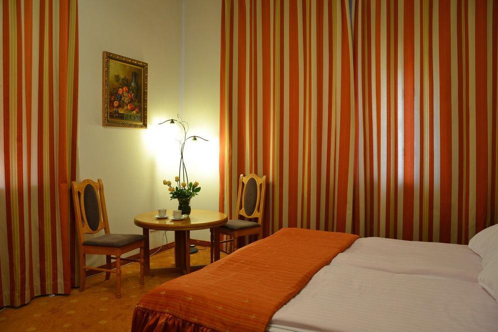 Karat Bed & Breakfast Warsawa Bagian luar foto